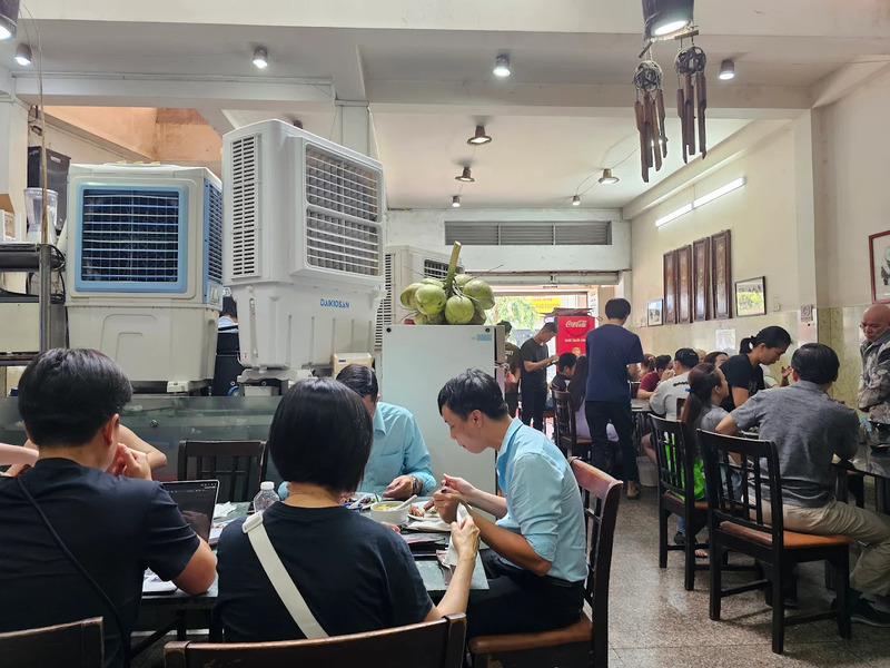 Cơm Tấm Nguyễn Văn Cừ đắt xắt ra miếng ở Sài Gòn 4