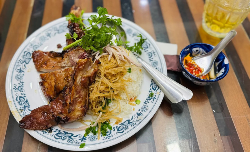 Cơm Tấm Nguyễn Văn Cừ đắt xắt ra miếng ở Sài Gòn 9