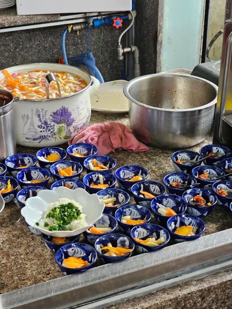 Cơm Tấm Nguyễn Văn Cừ đắt xắt ra miếng ở Sài Gòn 11