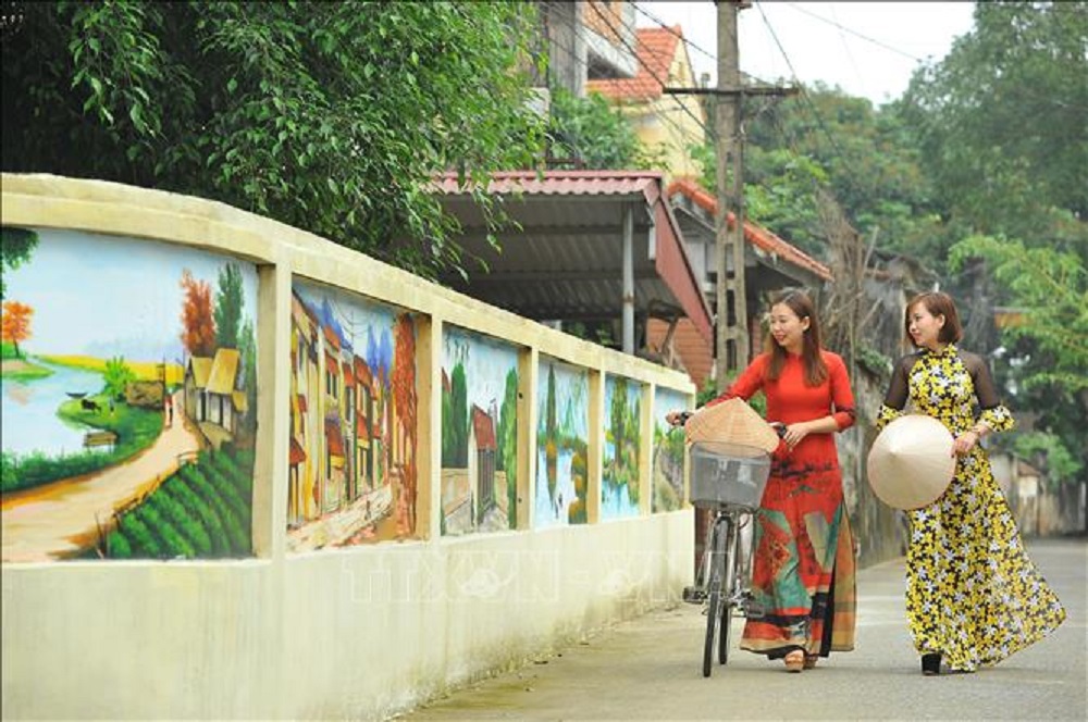 Con đường bích họa Ninh Bình - Vẻ đẹp cổ tích qua tranh 4