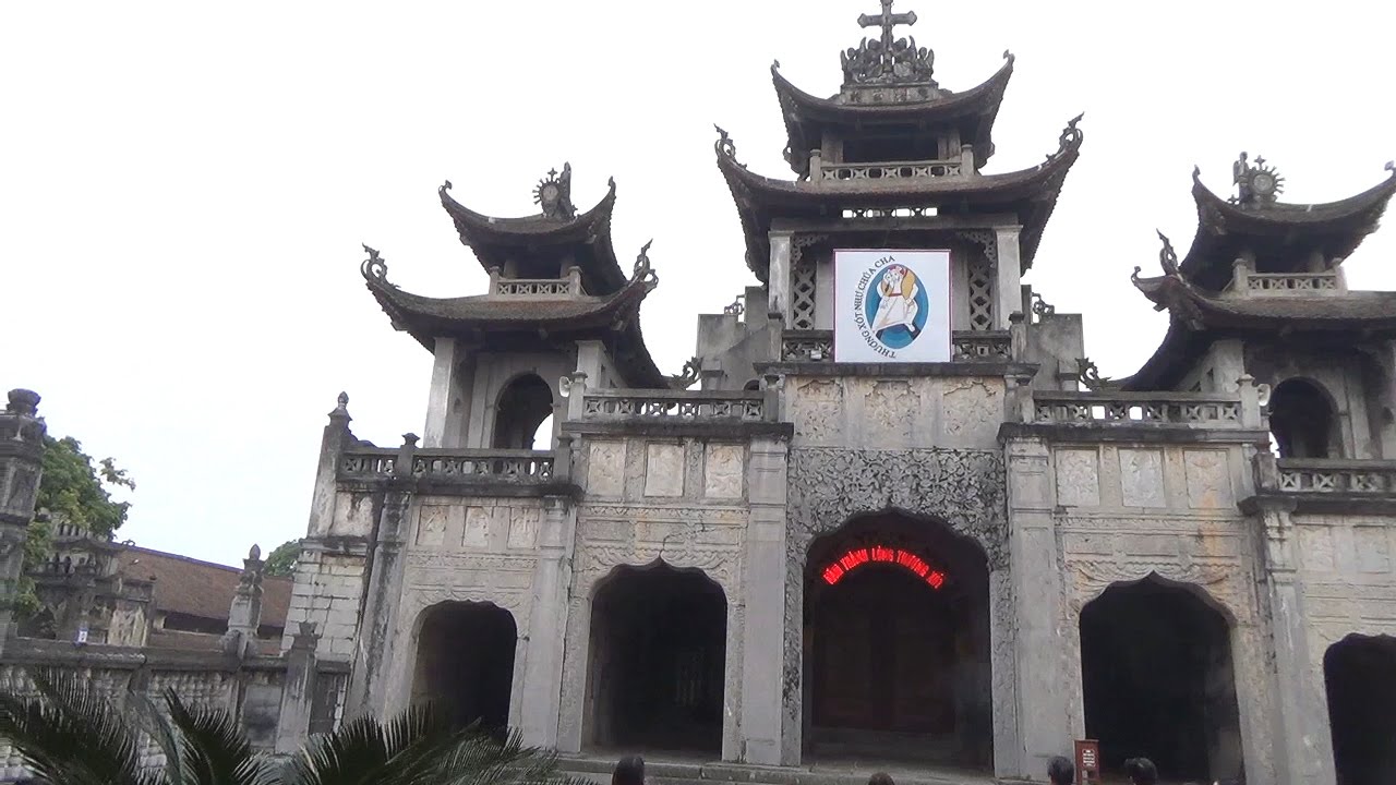Cổng tam quan Ninh Bình - Đặc trưng du lịch tâm linh Ninh Bình 2