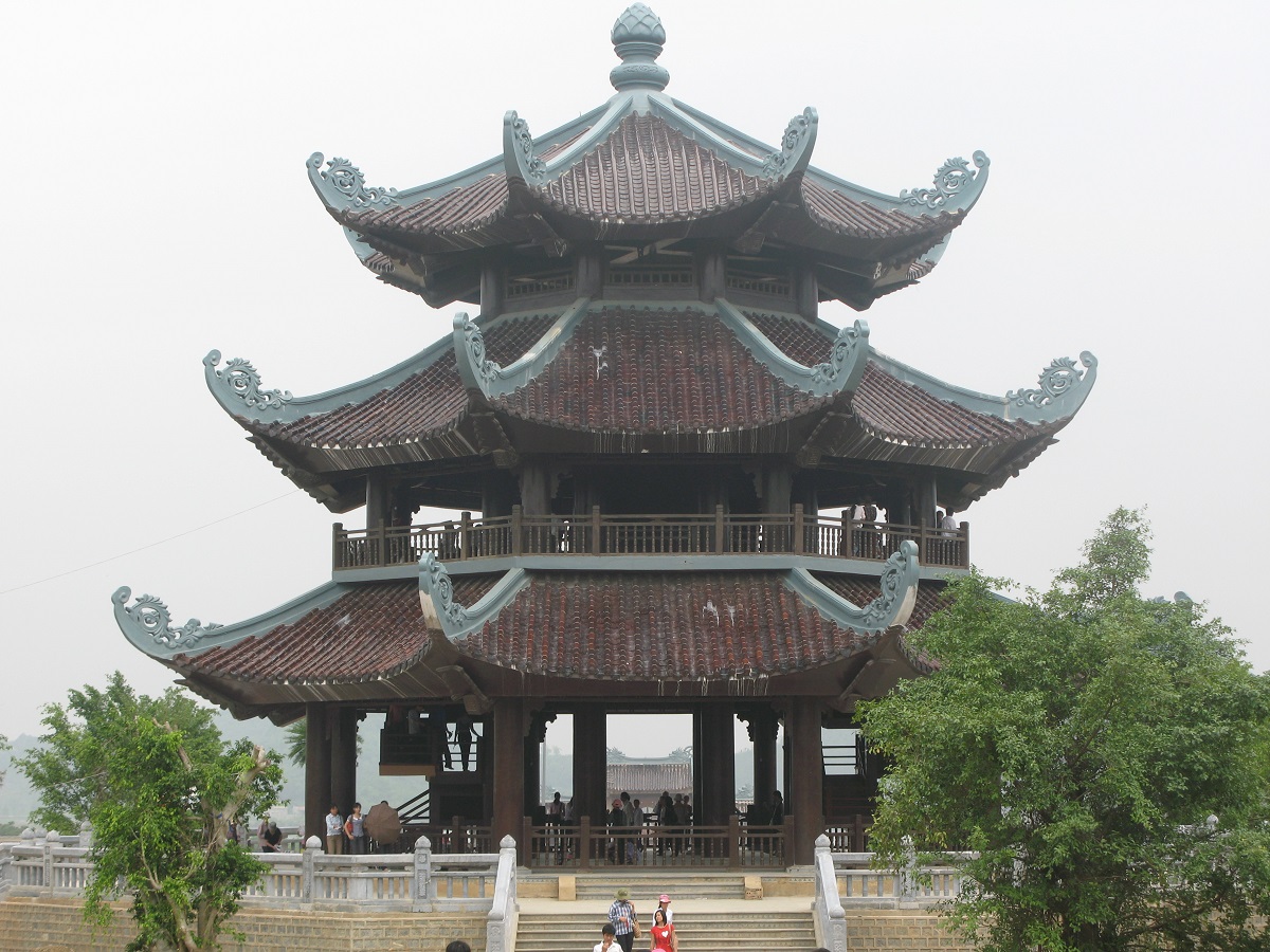 Cổng tam quan Ninh Bình - Đặc trưng du lịch tâm linh Ninh Bình 6