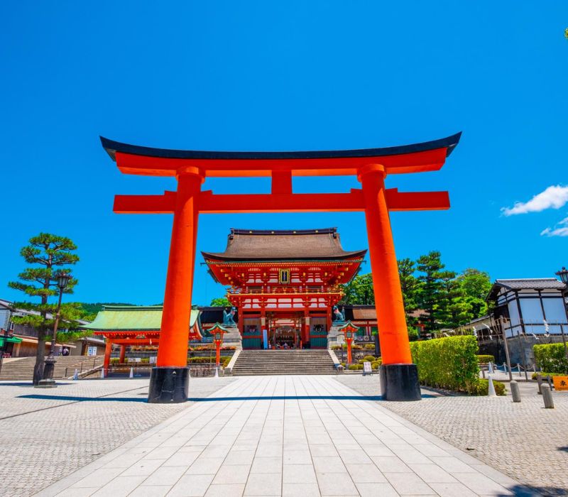 Cổng Torii Nhật Bản nơi dẫn lối đến với các vị thần