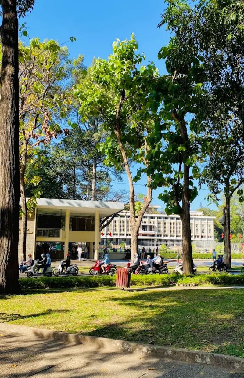 Công viên 30/4: Nơi tụ tập hóng mát cuối tuần ngay quận 1 4