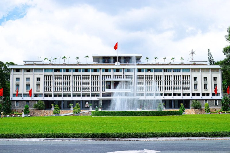 Công viên 30/4: Nơi tụ tập hóng mát cuối tuần ngay quận 1 6