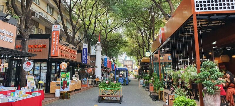 Công viên 30/4: Nơi tụ tập hóng mát cuối tuần ngay quận 1 7