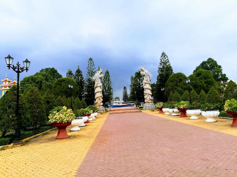 Dạo mát Công viên Hòa Thành: Điểm thư giãn xanh tại Tây Ninh 4