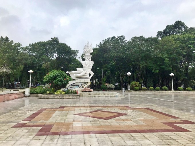 Công viên Lê Văn Tám: Điểm dạo chơi hóng mát lý tưởng giữa Sài Gòn 9