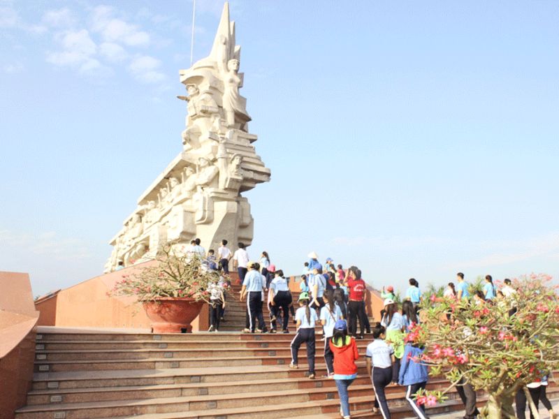 Công viên Tượng đài Long An: Điểm đến lưu giữ ký ức hào hùng 8