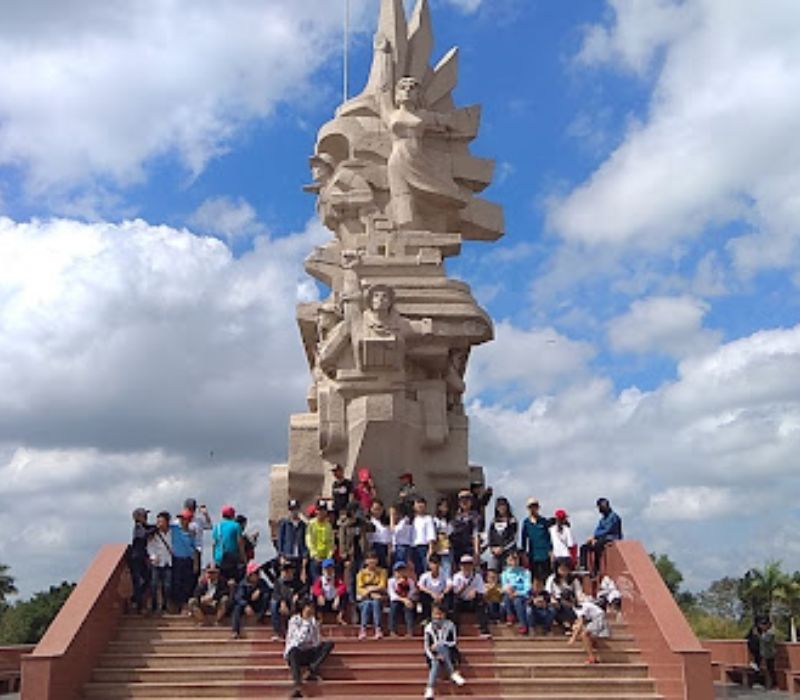 Công viên Tượng đài Long An: Điểm đến lưu giữ ký ức hào hùng