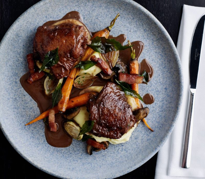 Coq au Vin: Món gà hầm vang đỏ kinh điển nước Pháp 5