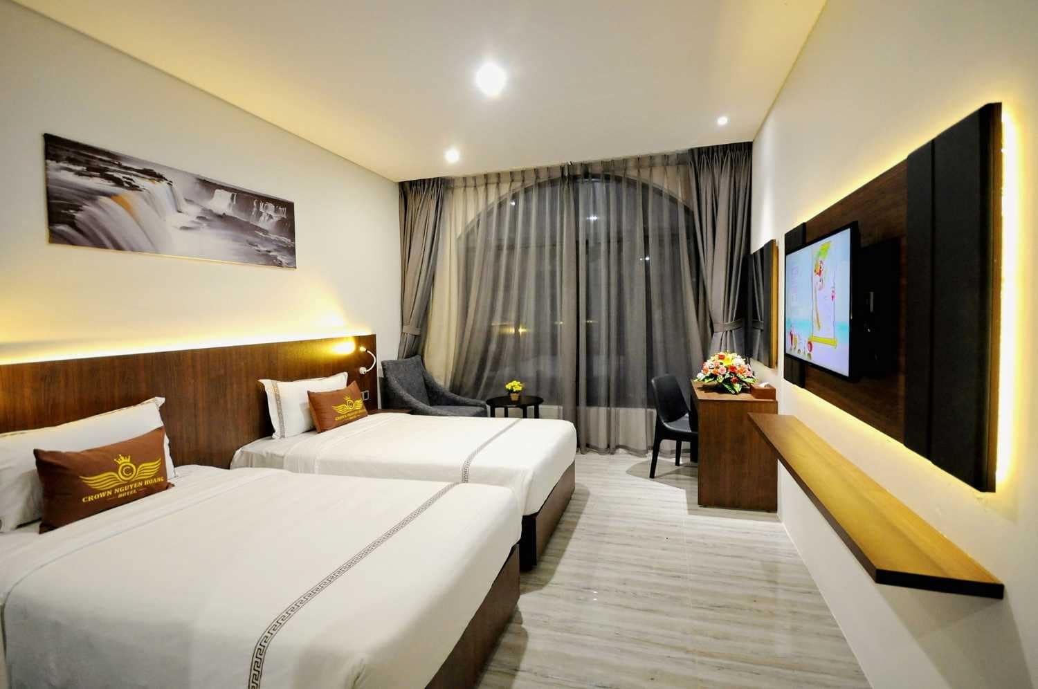 Crown Nguyen Hoang Hotel với kiến trúc hoàng gia sang trọng 3