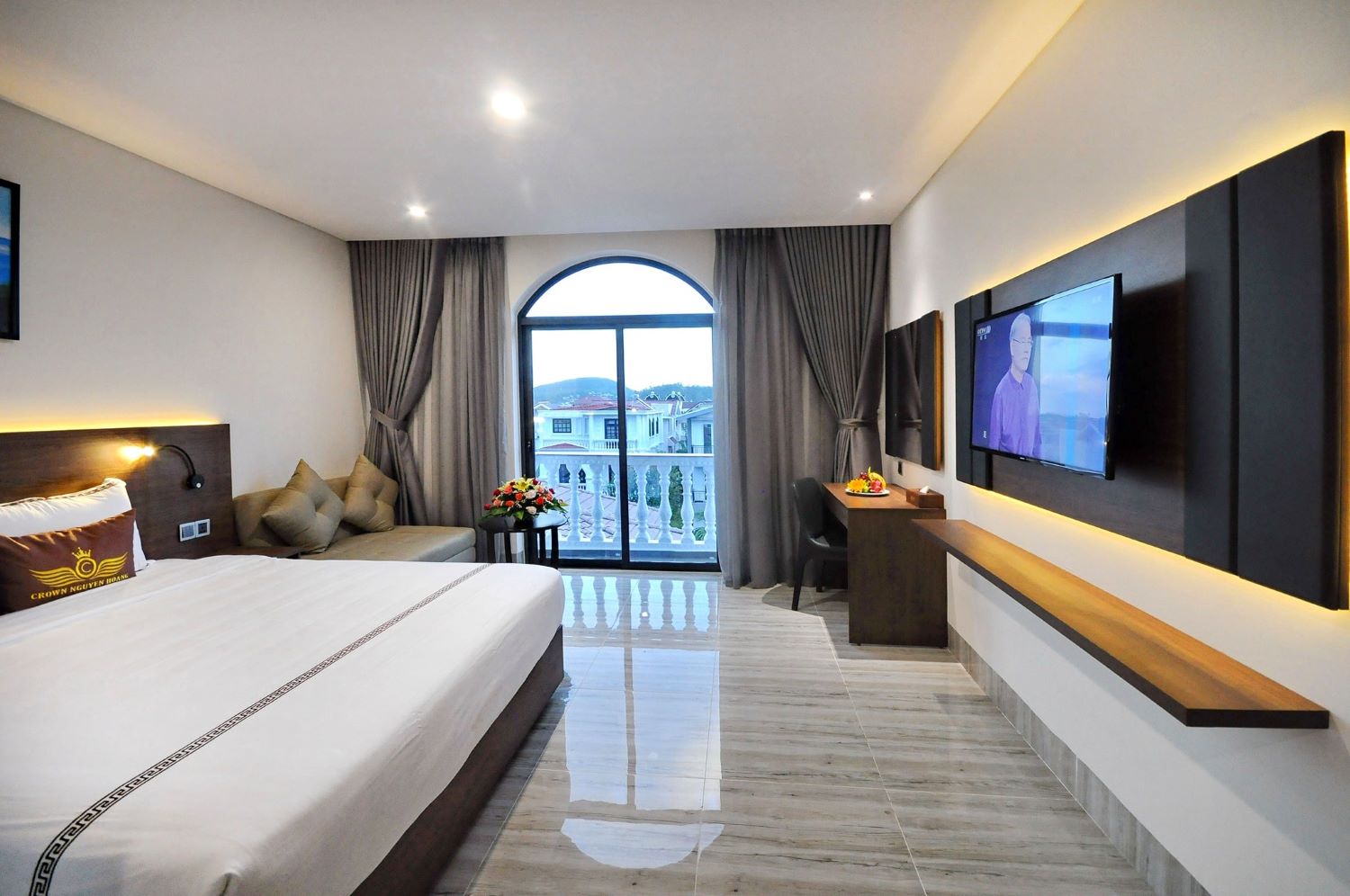 Crown Nguyen Hoang Hotel với kiến trúc hoàng gia sang trọng 6