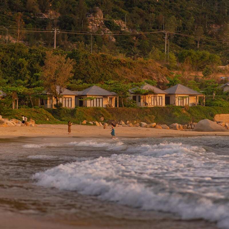 Crown Retreat Resort Quy Nhon, thiên đường bungalow mái lá sát bờ biển 7