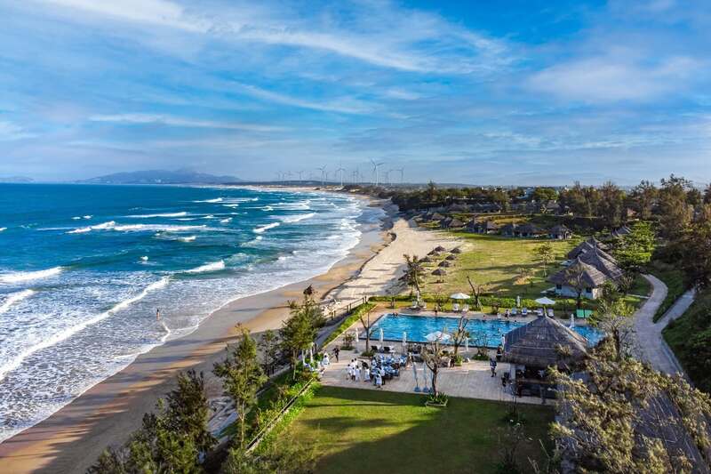 Crown Retreat Resort Quy Nhon, thiên đường bungalow mái lá sát bờ biển 3