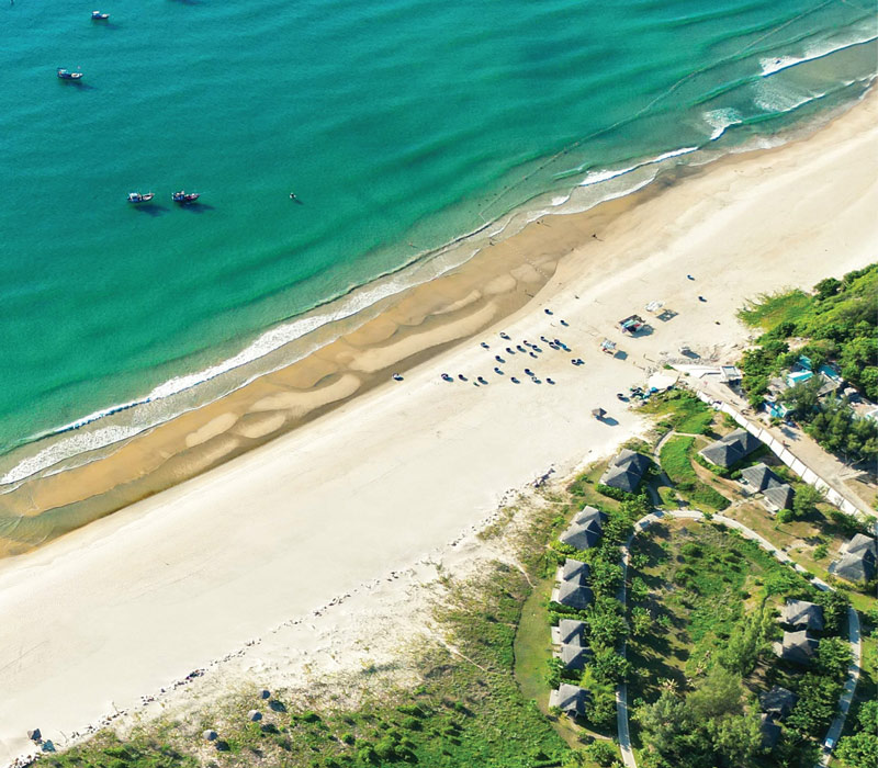 Crown Retreat Resort Quy Nhon, thiên đường bungalow mái lá sát bờ biển
