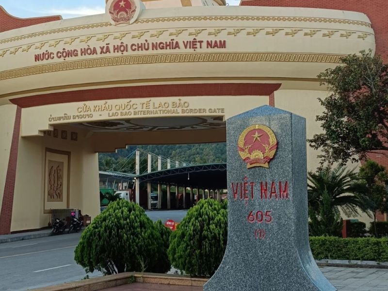 Cửa khẩu Lao Bảo: Cung đường biên giới đẹp và ấn tượng nhất miền Trung 2