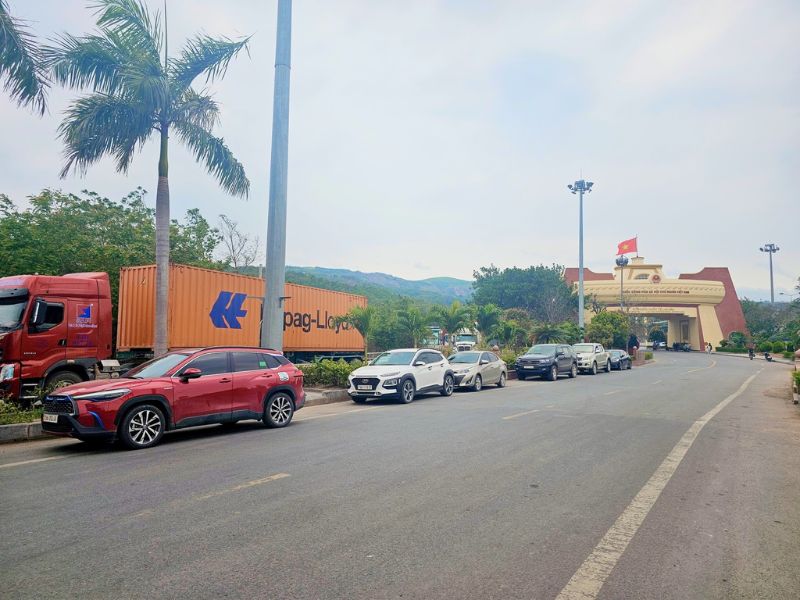 Cửa khẩu Lao Bảo: Cung đường biên giới đẹp và ấn tượng nhất miền Trung 3