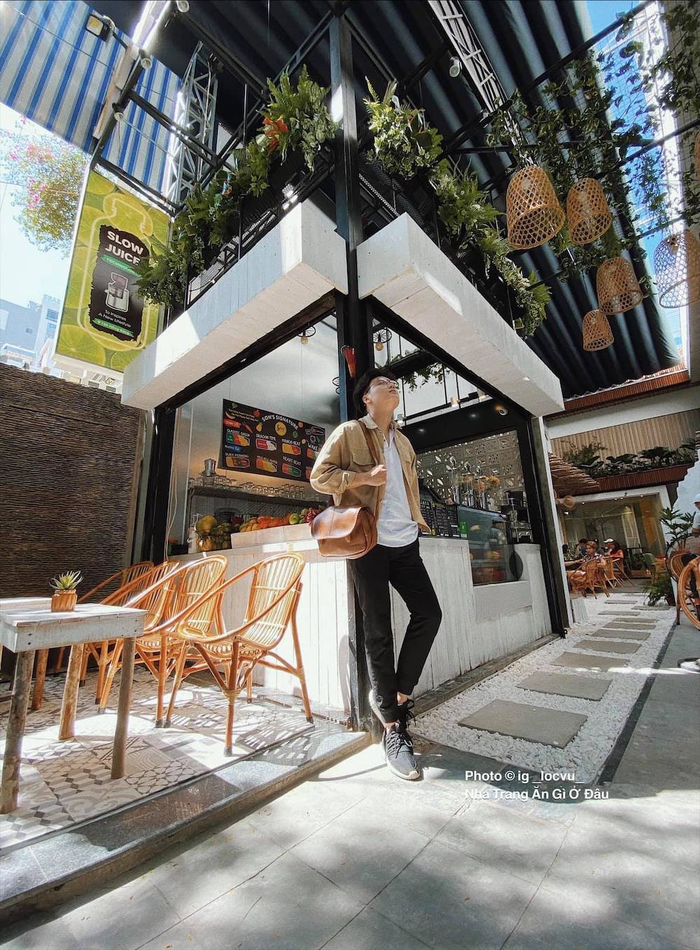 Cùng đi khám phá Son Juice & More Cafe Nha Trang với anh chàng Lộc Vũ 3