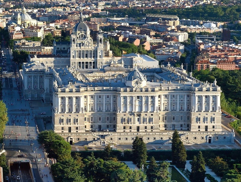 Cung điện Hoàng gia Tây Ban Nha di sản của quá khứ huy hoàng ở Madrid 2