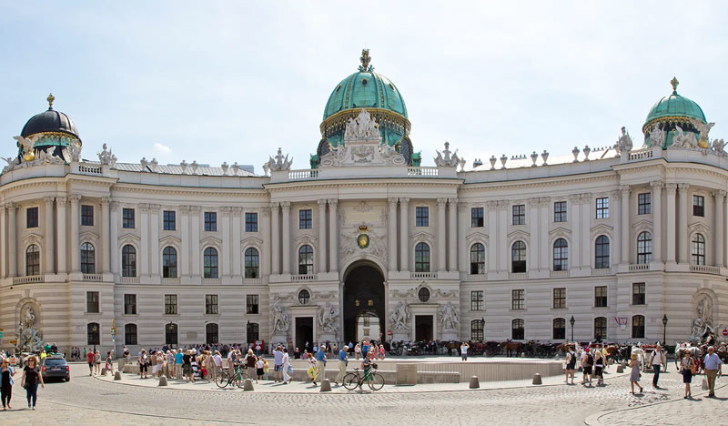 Chiêm ngưỡng Hofburg, cung điện hình vòng cung độc đáo ở Vienna 2