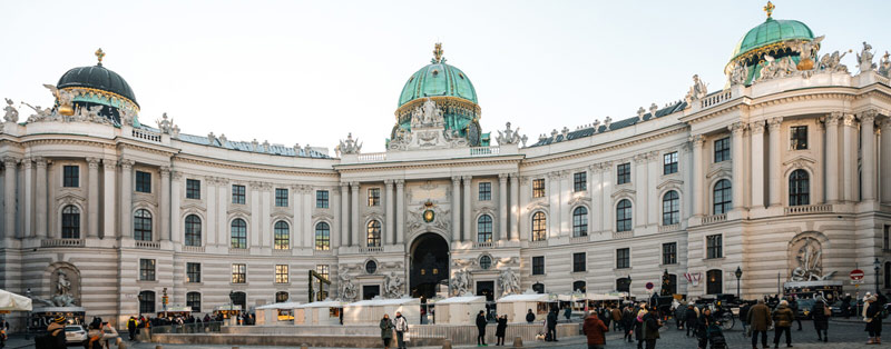 Chiêm ngưỡng Hofburg, cung điện hình vòng cung độc đáo ở Vienna 4