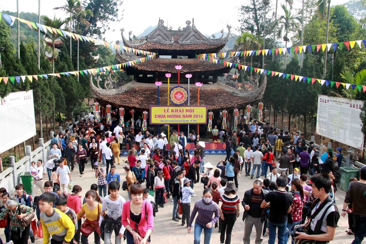 Cùng MIA.vn khám phá lễ hội chùa Hương - Nét đẹp văn hóa dân tộc Việt 2
