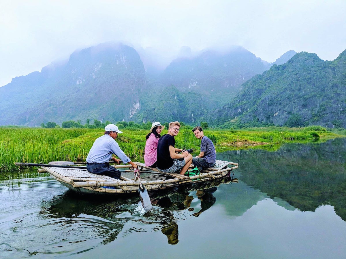 Cùng MIA.vn mở ra 7 địa điểm khám phá Ninh Bình buổi sáng 8