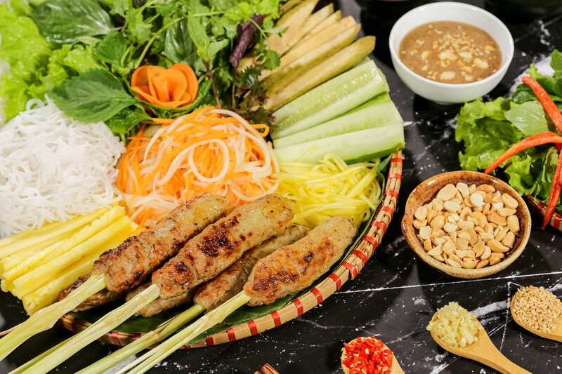 Thưởng thức trọn vẹn hương vị cố đô với 10 món đặc sản Huế hấp dẫn 7