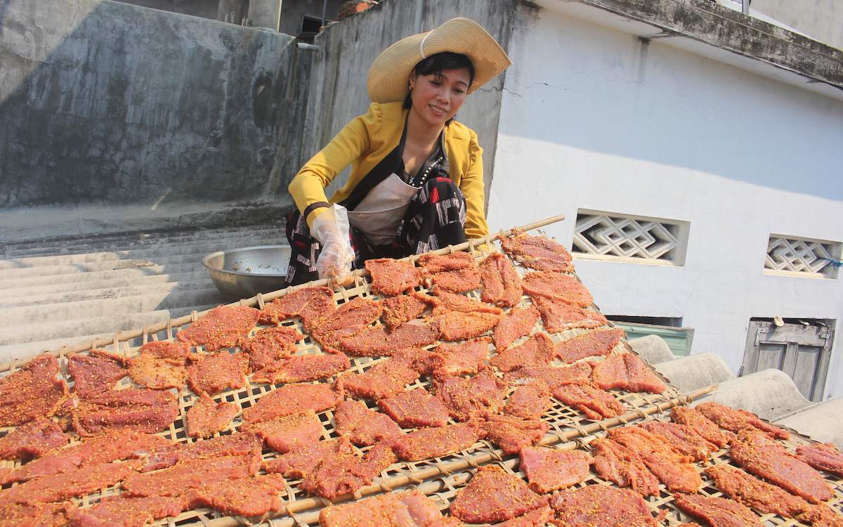 Đặc sản muối kiến vàng Phú Yên – Nghe thì ghê, nhưng ăn là mê 7