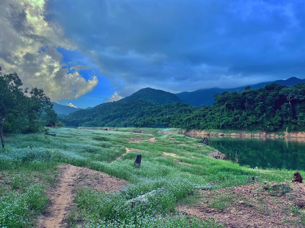 Đắm say hồ Thác Chuối Quảng Bình với vẻ đẹp thiên nhiên thơ mộng 3