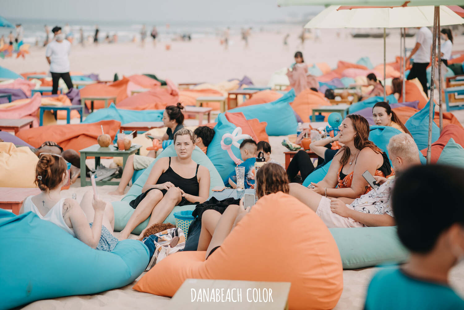 Danabeach Color - Quán cà phê bãi biển độc đáo giữa lòng Đà Nẵng 4