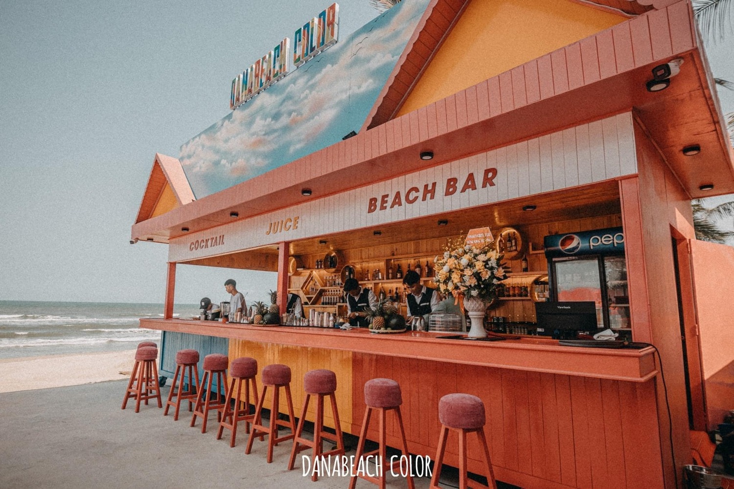 Danabeach Color - Quán cà phê bãi biển độc đáo giữa lòng Đà Nẵng 6