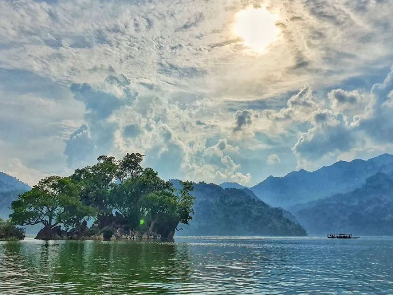 Đảo Bà Góa: 'Hòn non bộ' tự nhiên giữa lòng hồ Ba Bể 2