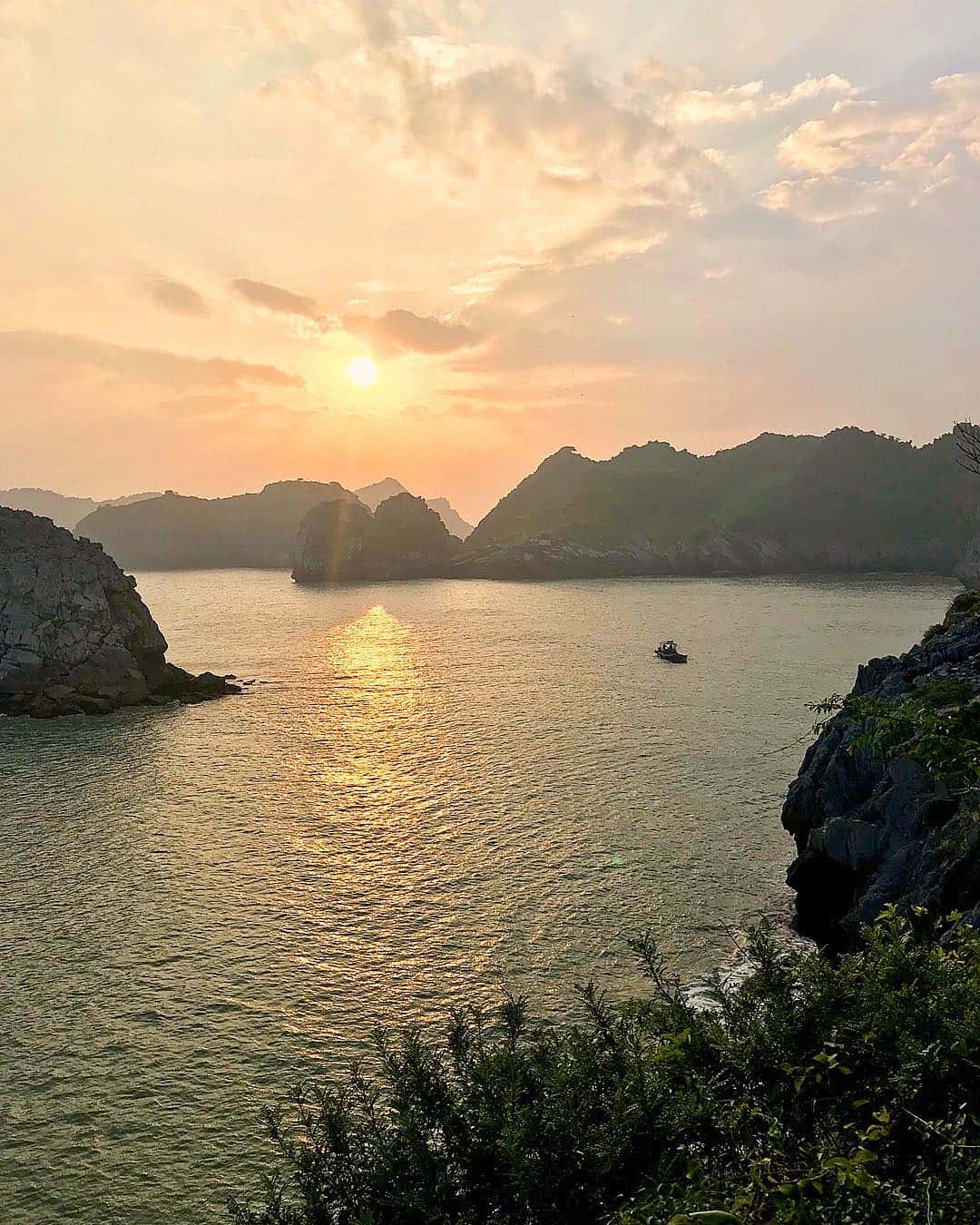 Đảo Cát Bà - Vẻ đẹp của hòn ngọc xanh khiến vịnh Hạ Long cũng phải ghen tị 8