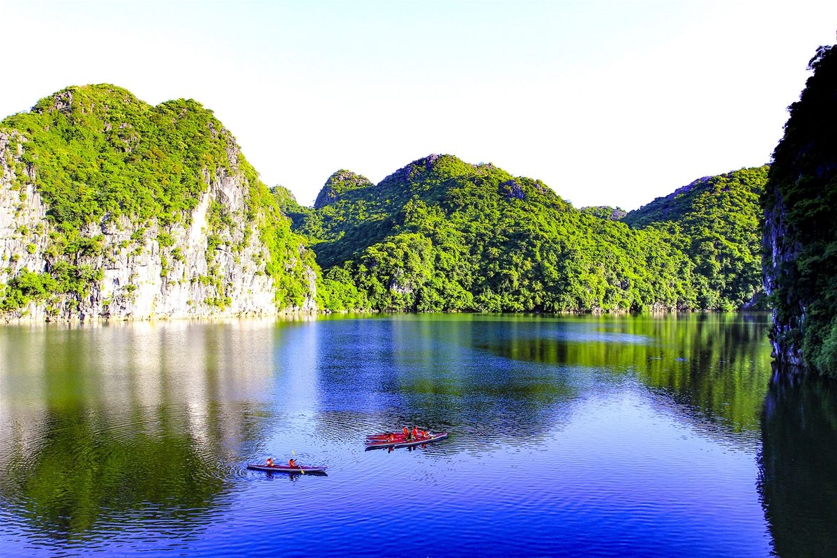 Đảo Cát Bà - Vẻ đẹp của hòn ngọc xanh khiến vịnh Hạ Long cũng phải ghen tị 13