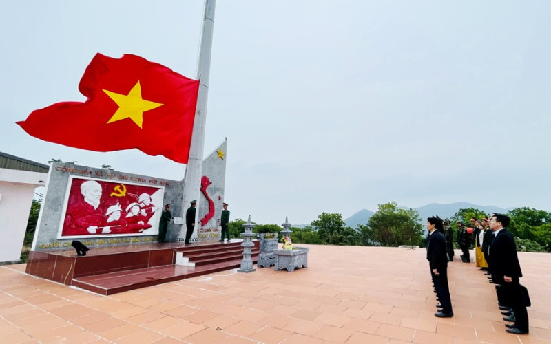 Khám phá đảo Ngọc Vừng: Vùng đất lịch sử với cảnh sắc hùng vĩ 7