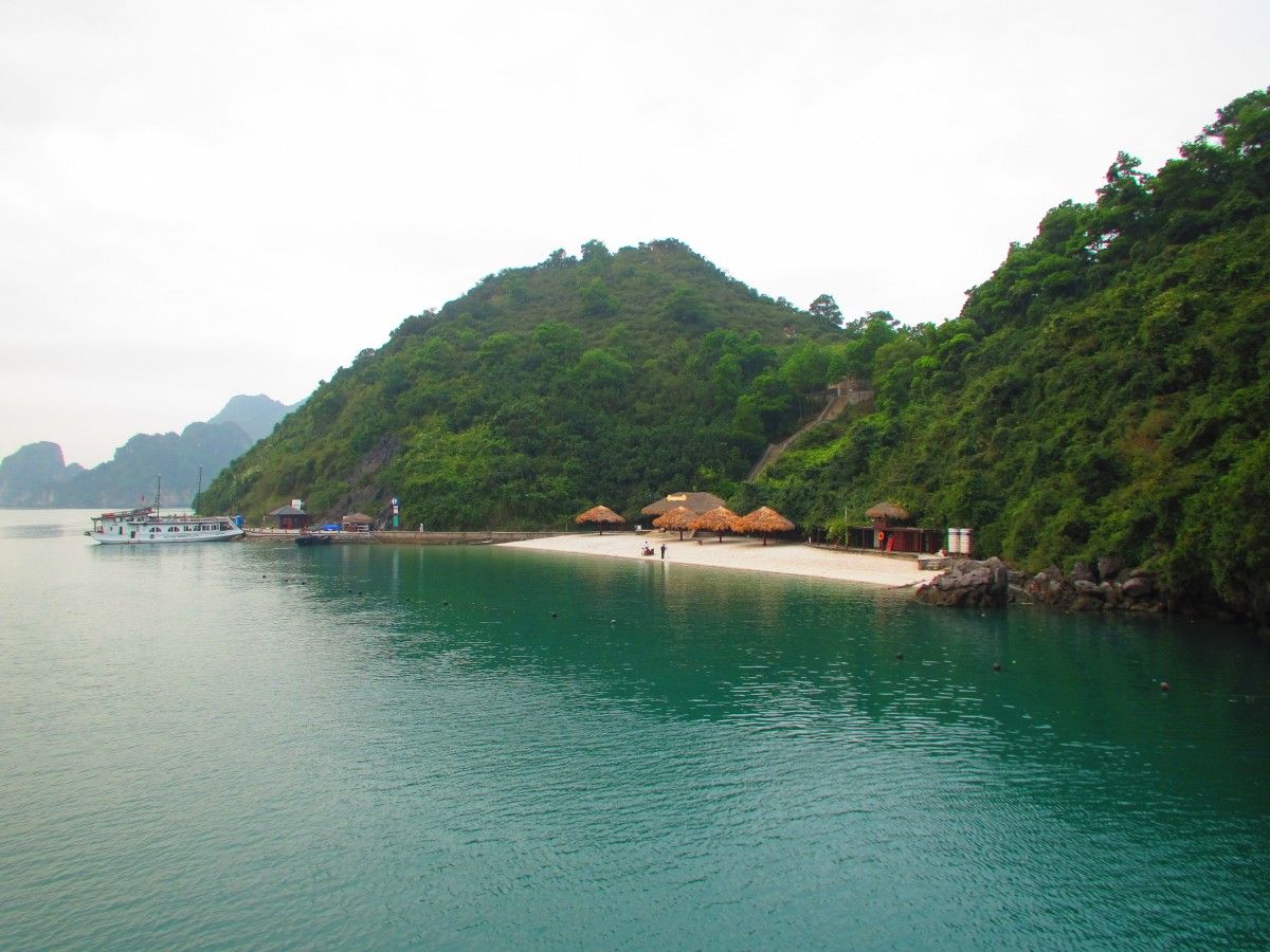 Đảo Soi Sim - Khám phá vẻ đẹp hoang vu giữa lòng Di sản vịnh Hạ Long 3