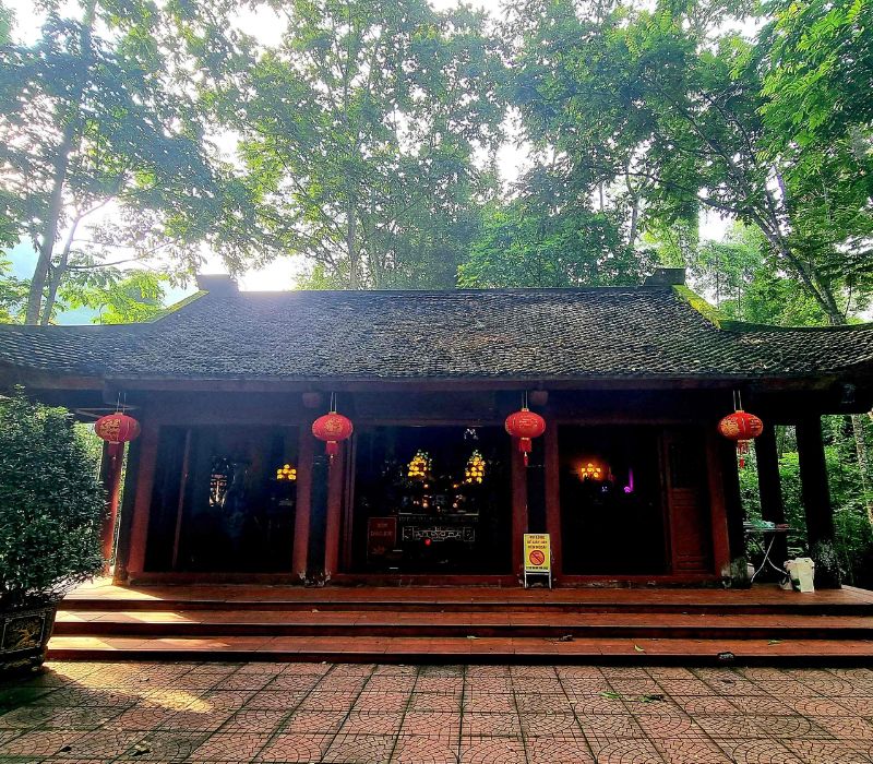 Đền An Mạ, chốn linh thiêng giữa lòng hồ Ba Bể đẹp như tranh