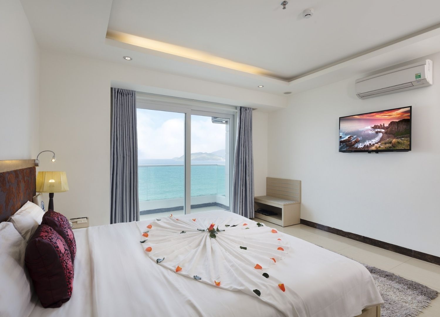 Đến Blue Pearl Hotel thưởng thức bầu trời biển xanh biếc vô tận 8