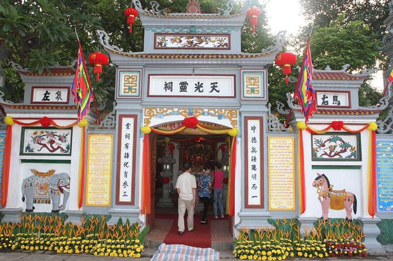 Trải nghiệm đền Ghềnh linh thiêng bên dòng sông Hồng Hà Nội 8