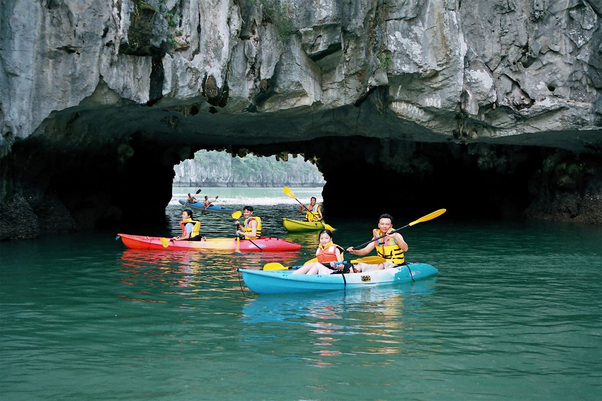 Đến Hang Luồn chèo thuyền kayak, ngắm khỉ vàng và nhiều hoạt động thú vị khác 2