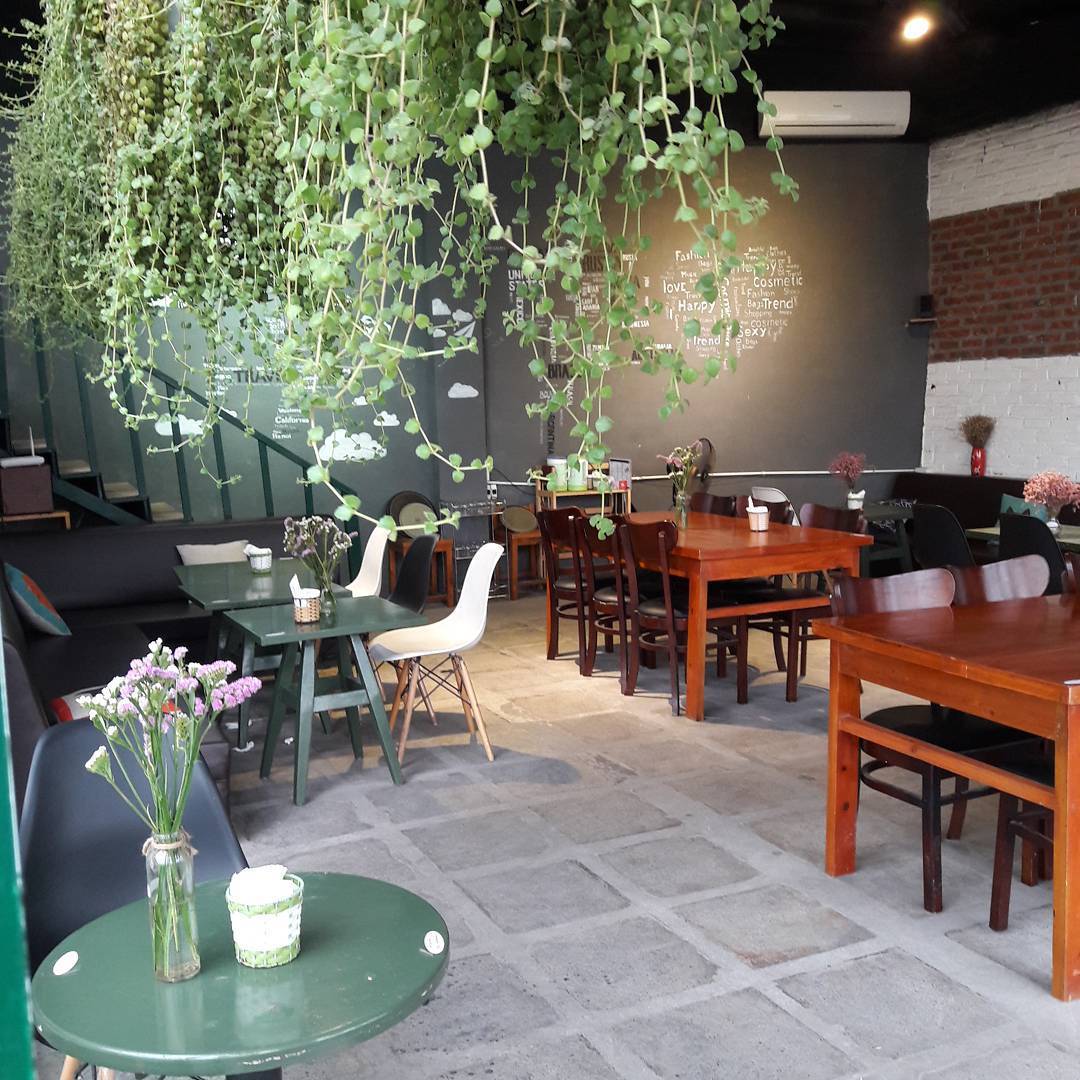 Đến MATs - Connect, Coffee and More ngắm cảnh hồ Sen đẹp lung linh 6