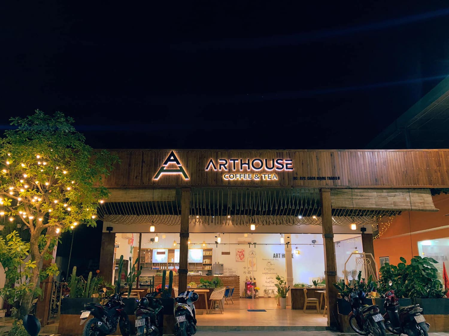 Đến ngay Art House Coffee như lạc vào studio xịn sò 2