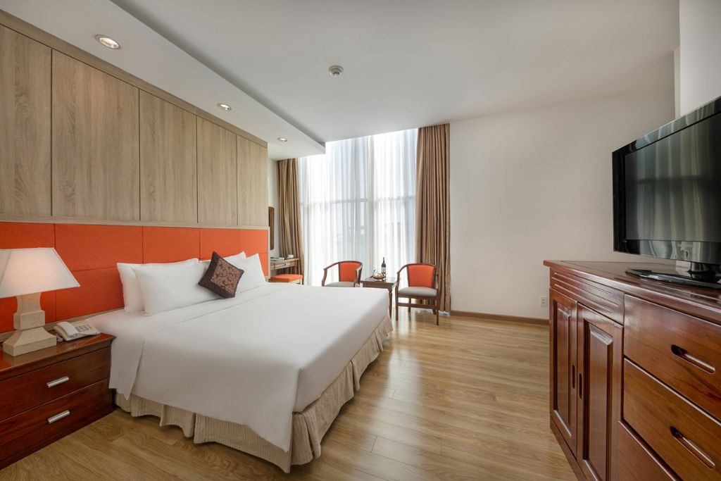 Đến Sun River Hotel để ngắm sự lung linh của Đà Nẵng về đêm 6