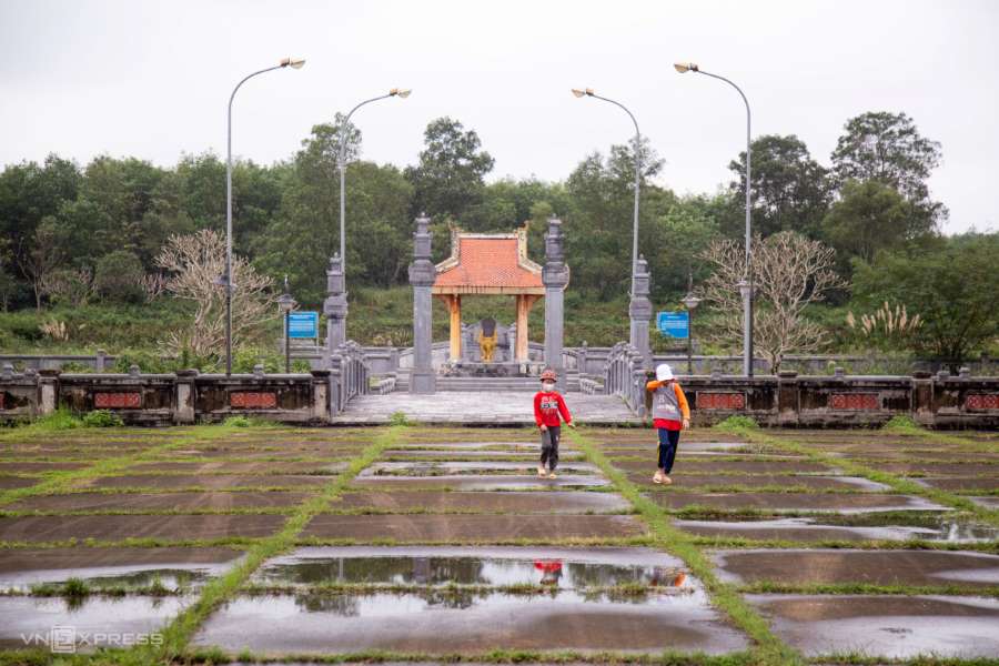 Đến thăm lăng mộ Nguyễn Hữu Cảnh với khung cảnh thiên nhiên hữu tình 4