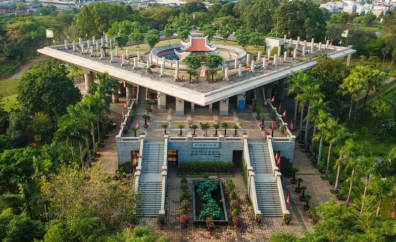 Đền Tưởng niệm các Vua Hùng Quận 9 linh thiêng giữa lòng Sài Gòn 2