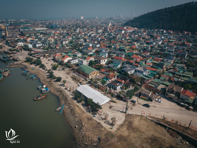 Chiêm bái đền Vạn Lộc Cửa Lò, chốn linh thiêng thế rồng chầu hổ phục 3