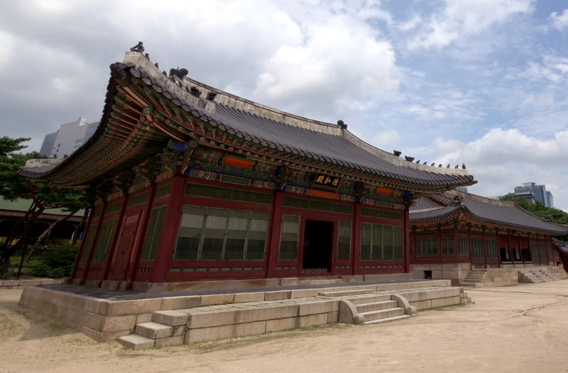 Tìm về Cung điện Deoksugung hoàng kim của văn hóa Hàn Quốc 12