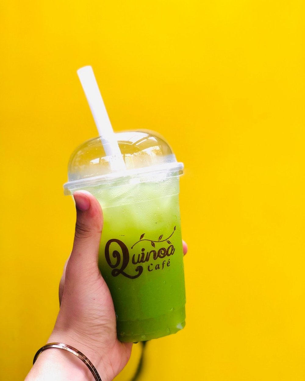 Dịch không vi vu nước ngoài được thì ghé Quinoa Café để có ảnh check-in như ở trời Tây 9